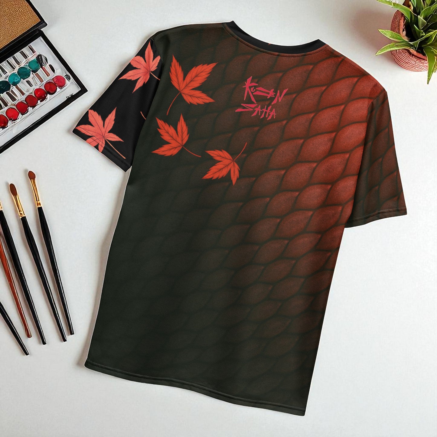 Espalda camiseta dragón rojo. Patrón oriental con textura escamas