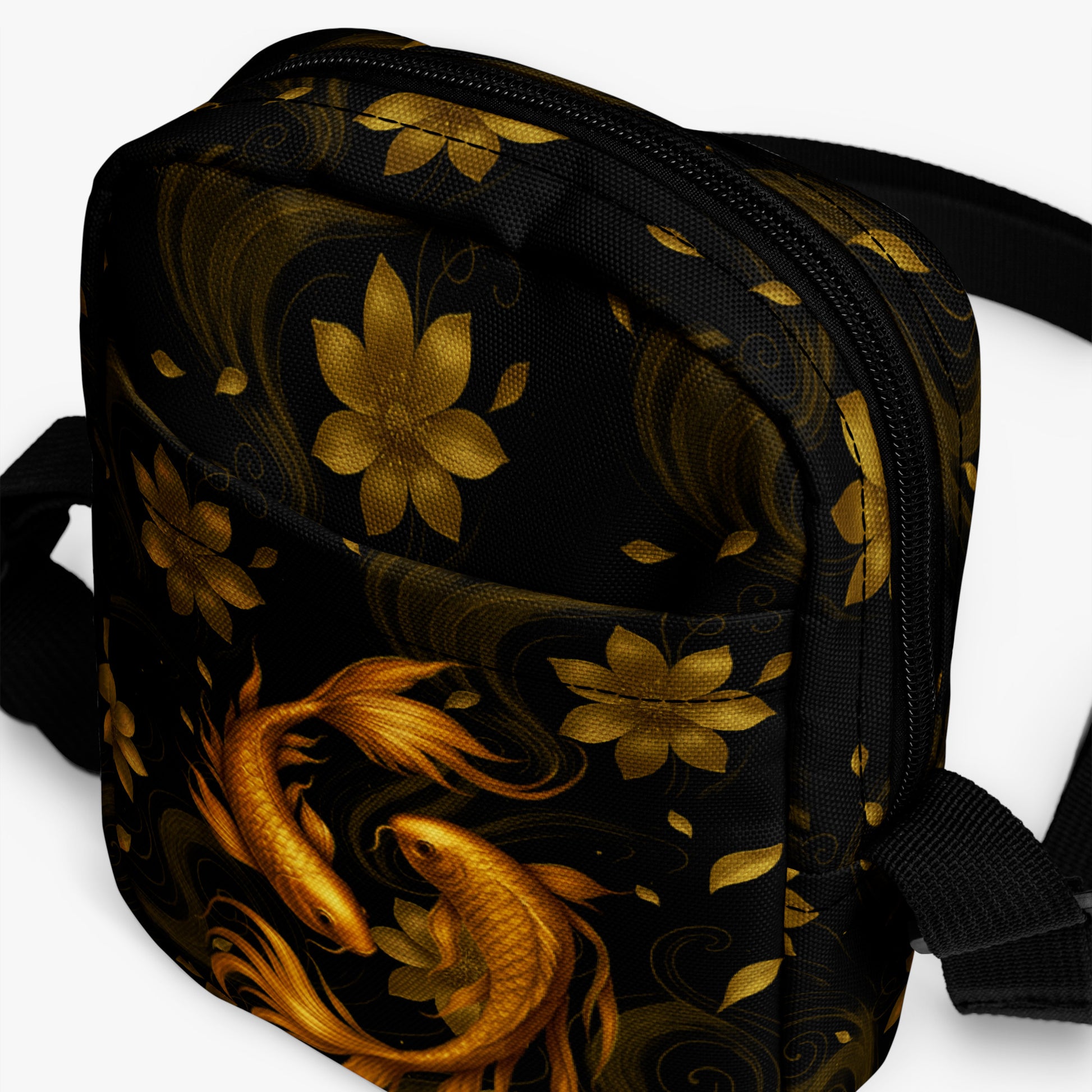 Vista superior del bolso Golden Koi con cremallera bidireccional y forro