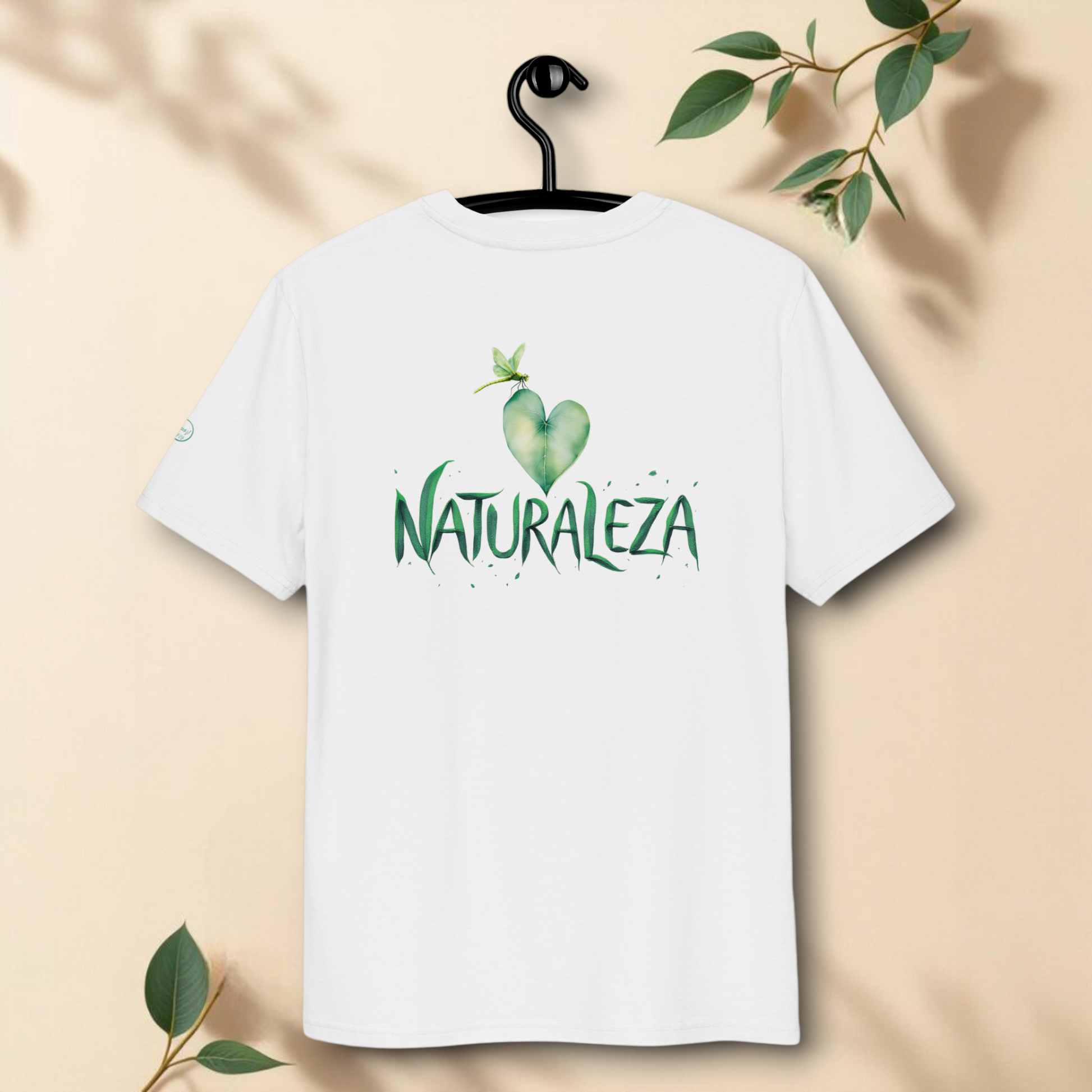 Camiseta Madre Natura blanca con palabra Naturaleza en la espalda