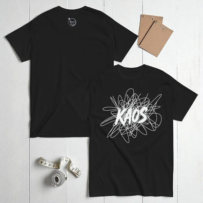 Composicion flatlay con camiseta negra y camiseta blanca kaos y accesorios