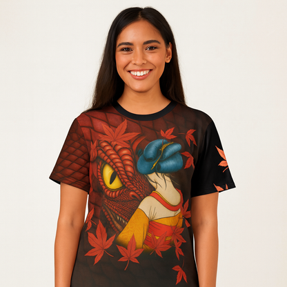 Modelo mujer con camiseta arte japonés. Dragón rojo y geisha con kimono