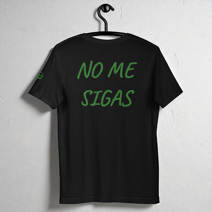 Camiseta negra unisex, «NO ME SIGAS», camiseta en percha diseño con frase en la espalda