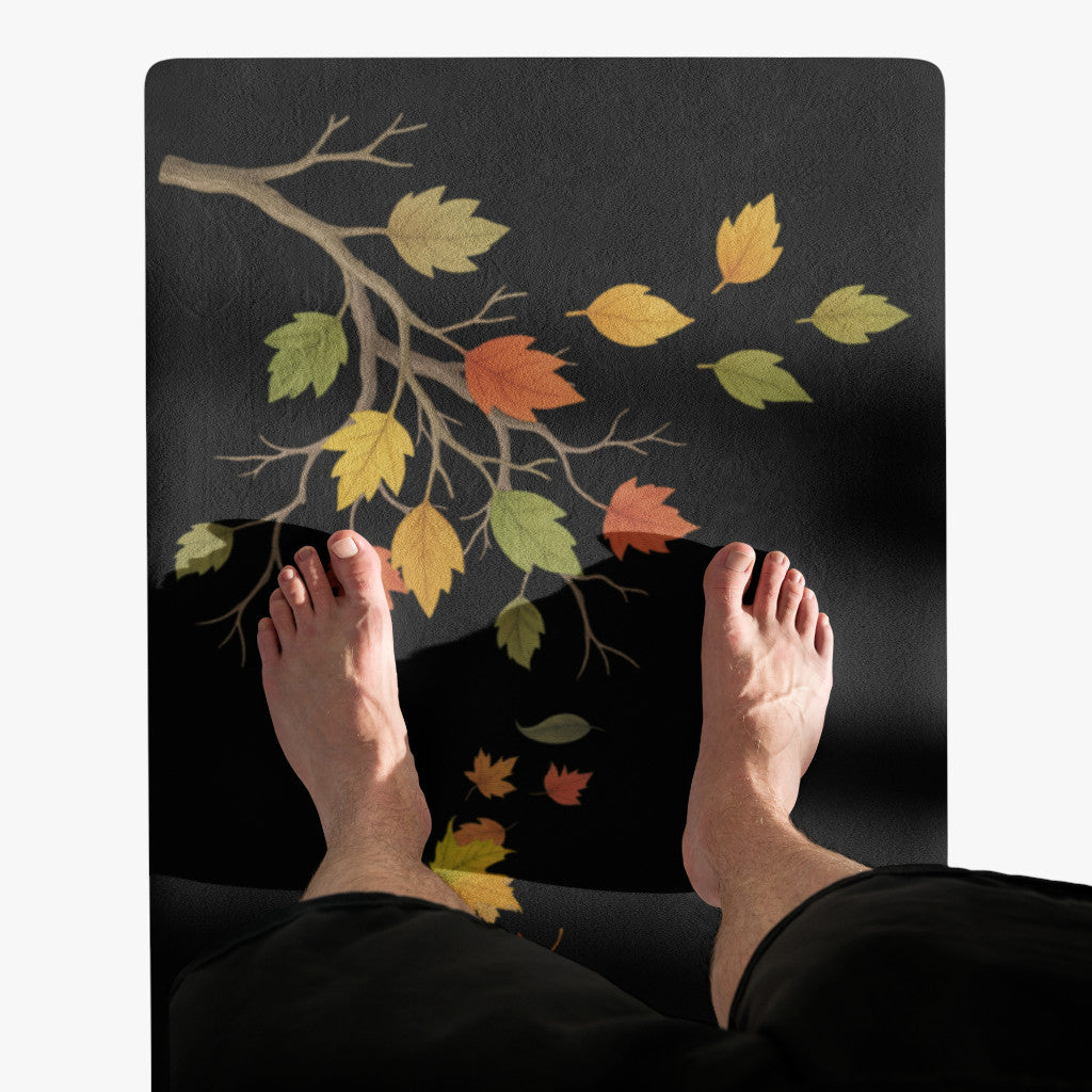 Esterilla otoño pies descalzos vista superior