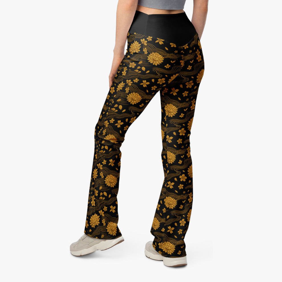 Leggings Crisantemo vista trasera con flores doradas.