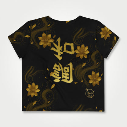 Top corto negro con diseño koi dorado vista posterior con kanji armonia 