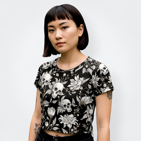 Top crop negro de mujer con calaveras y flores vista frontal