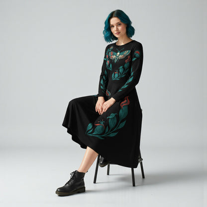 Vestido midi negro Blue and Black Moth modelo sentada tres cuartos izquierda