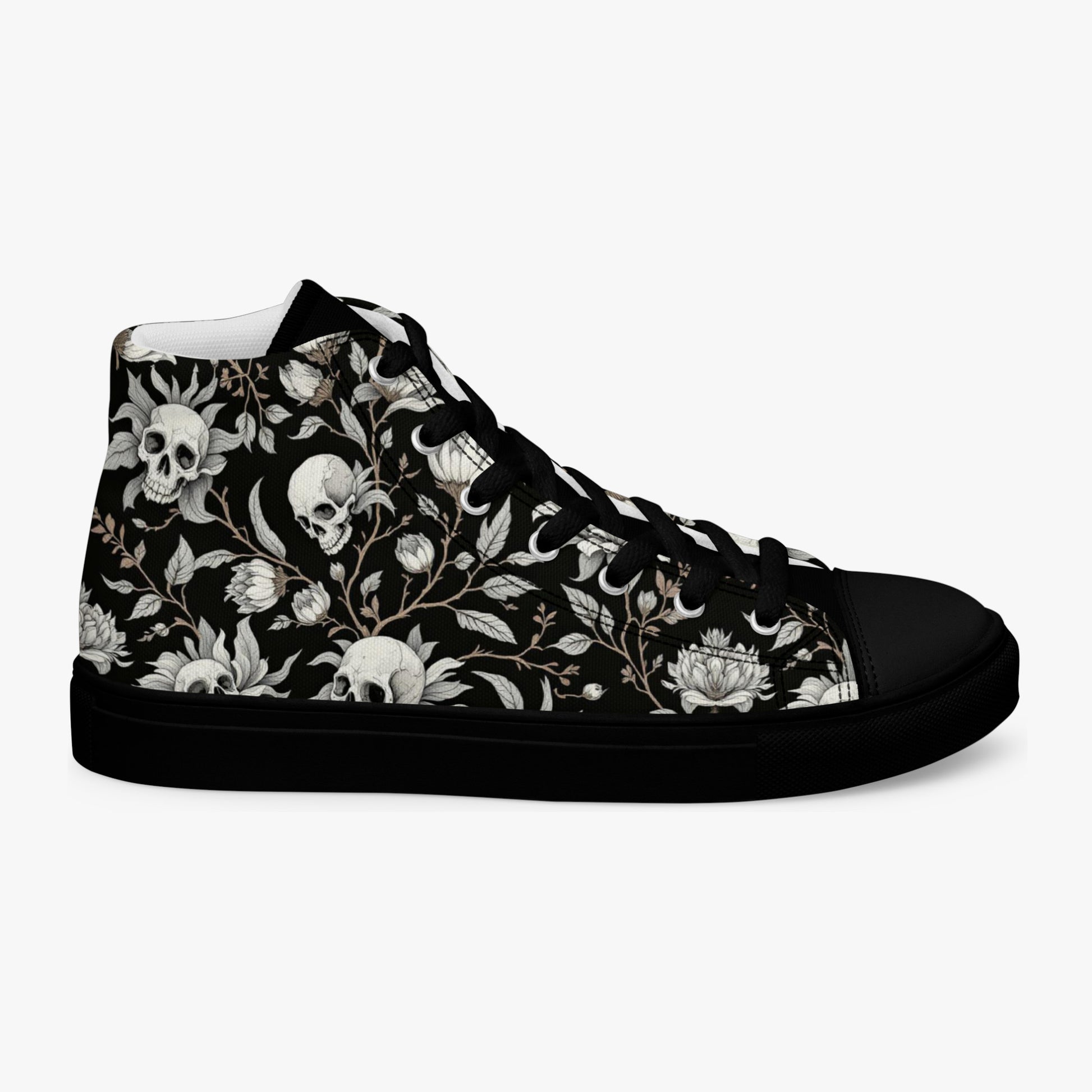 Zapatilla alta negra hombre lado derecho con calaveras y flores   