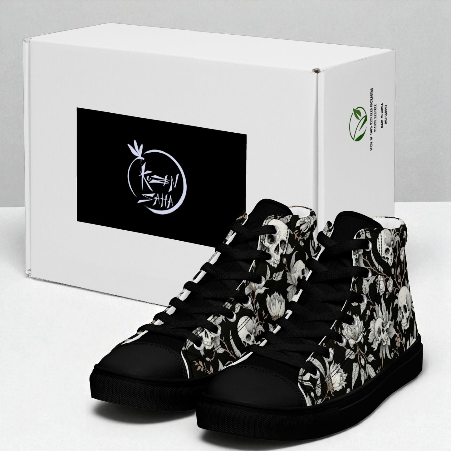 Par de zapatillas altas de mujer junto a su caja en vista lateral