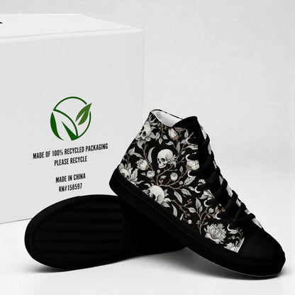 Detalle de la suela e interior de las zapatillas altas de mujer