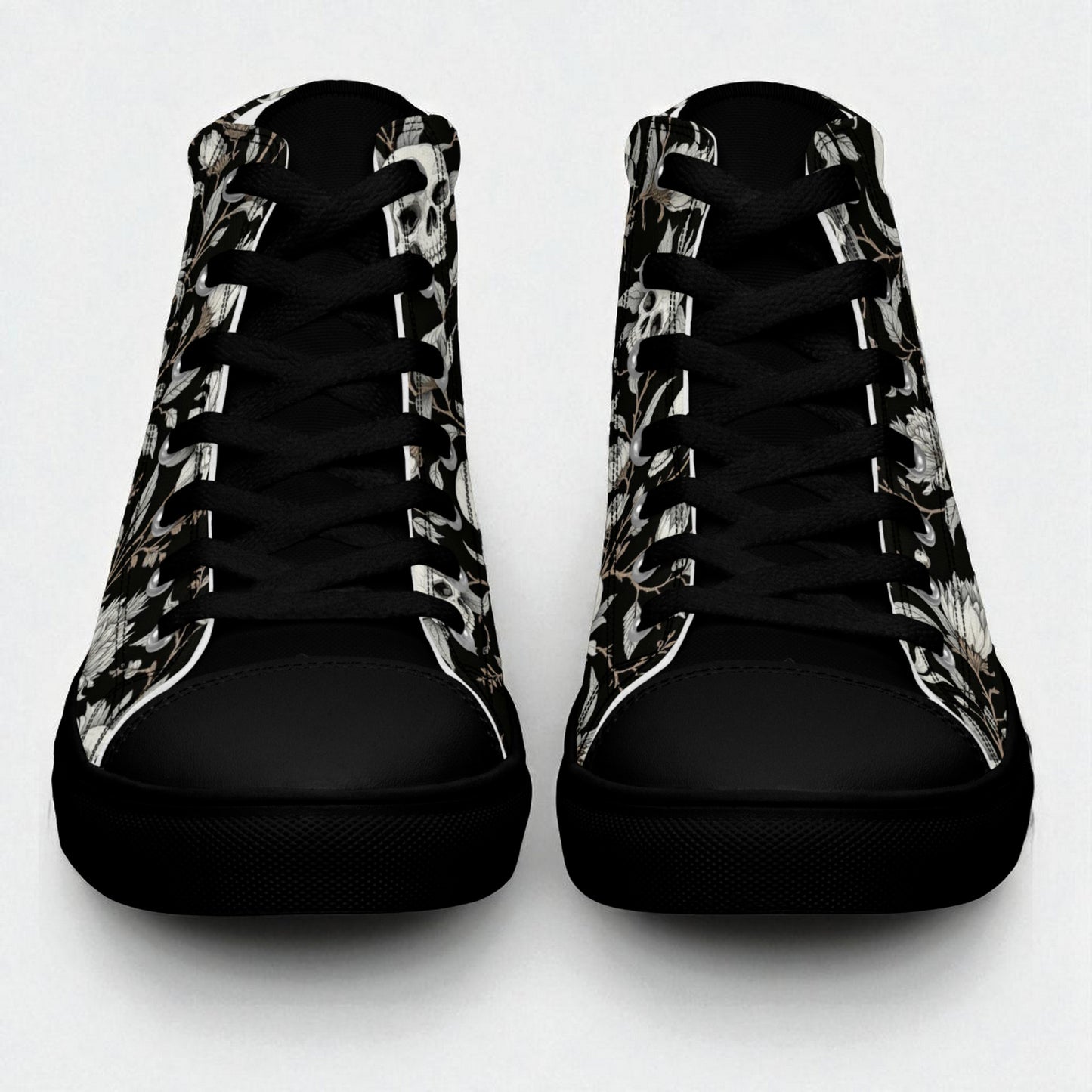 Zapatillas altas de mujer negras vista frontal, puntera y cordones