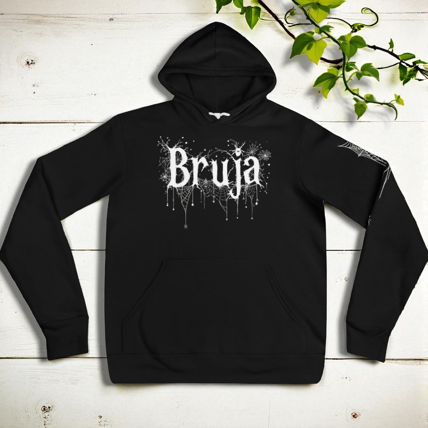 Sudadera Bruja vista plana frontal sobre tablones blancos