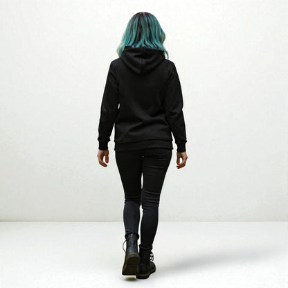 Sudadera Bruja vista trasera en modelo mujer 