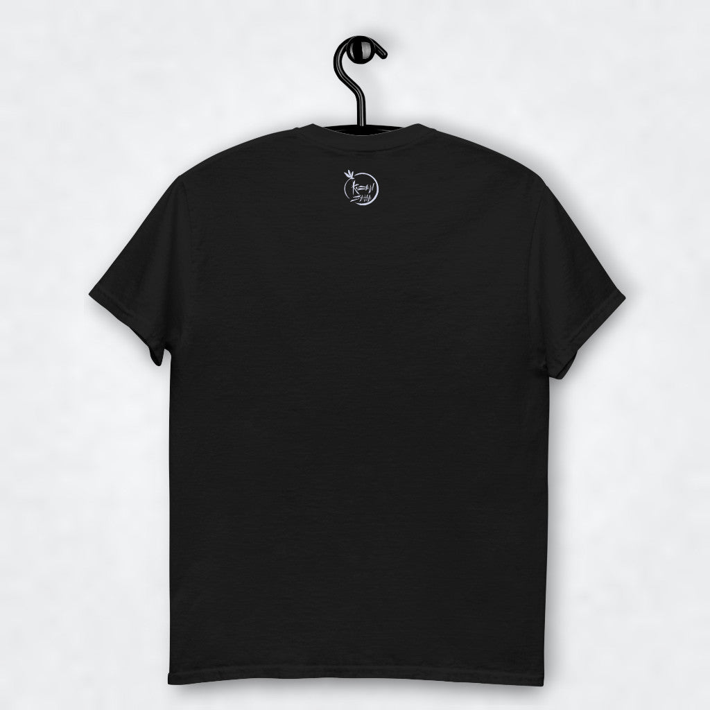 Camiseta mujer “La luna y el gato” en negro, vista de espalda plana con logo Kuzen Saha