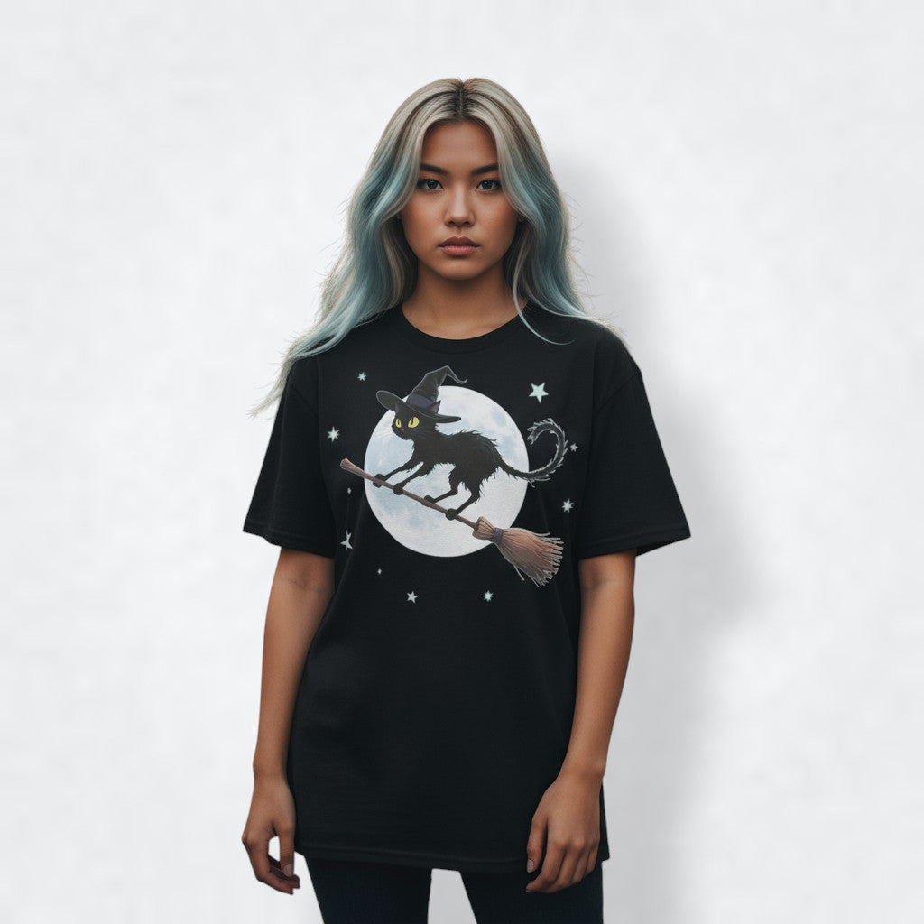 Camiseta mujer “La luna y el gato” en negro, vista frontal.