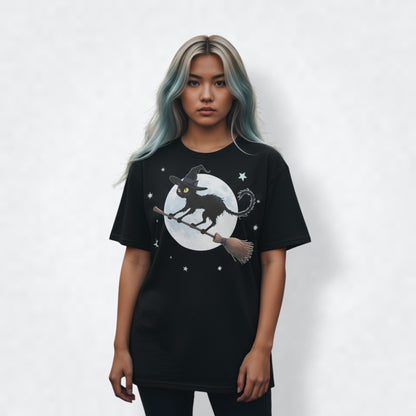 Camiseta mujer “La luna y el gato” en negro, vista frontal.