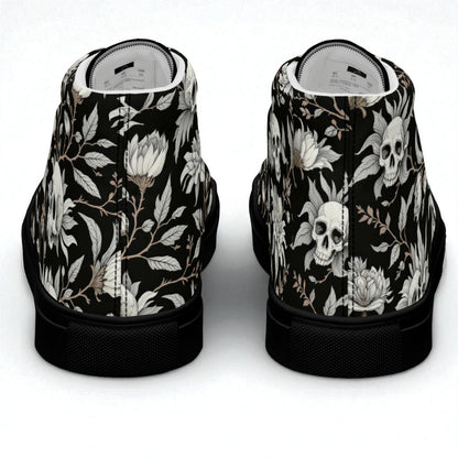 Zapatillas altas negras con calaveras y flores vista trasera en pareja