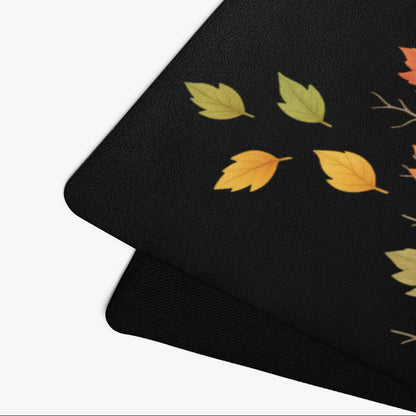 detalle esquina esterilla de yoga con hojas de otoño