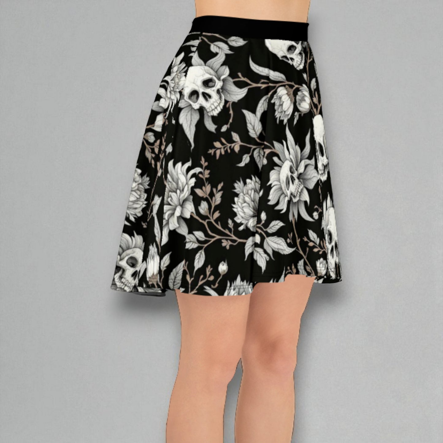 Detalle de cintura y tejido de la falda skater negra con estampado de calaveras