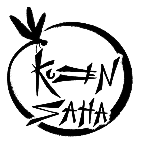 Logo Kuzen saha con libélula y circulo zen en color negro
