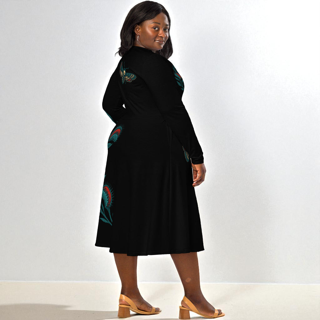 modelo talla grande vestido midi negro polilla calavera vista tres cuartos espalda