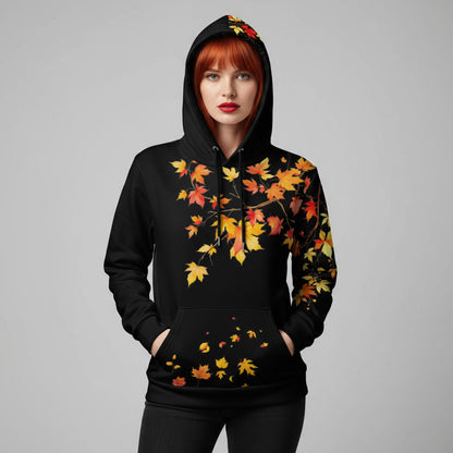 Modelo de frente con sudadera negra con capucha puesta