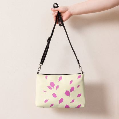 Bolso bandolera  con flores y libélula, estilo artístico minimalista, vista trasera