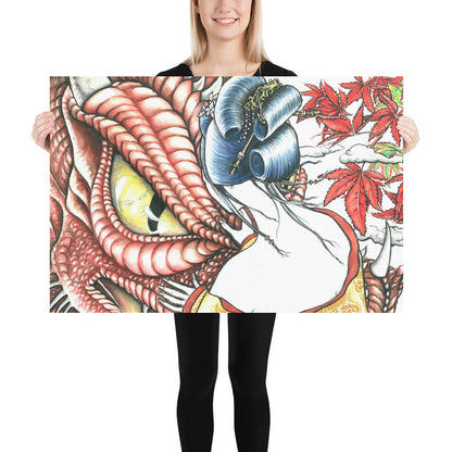 Póster japonés El Ojo del Dragón sostenido por persona para mostrar tamaño real