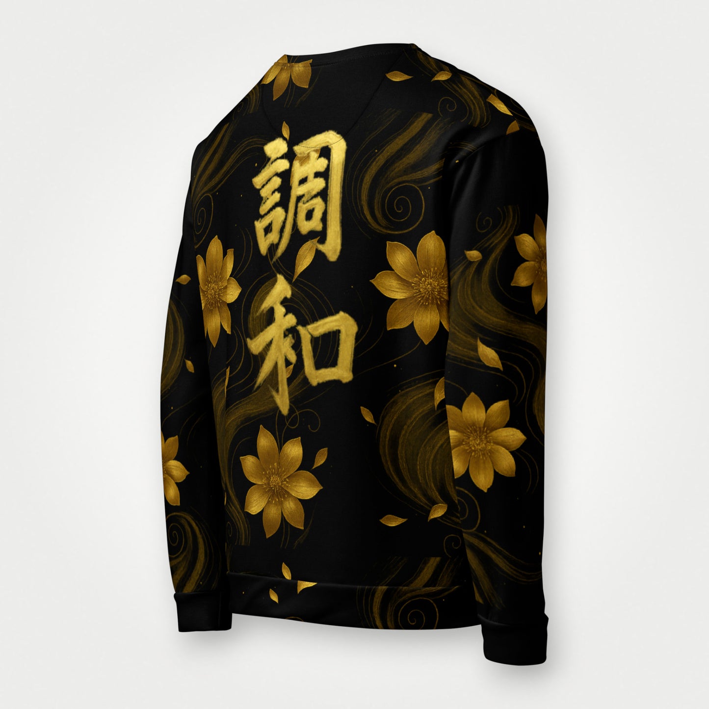 Sudadera negra Golden Koi de mujer flotante, vista tres cuartos trasera con kanji “Armonía”.