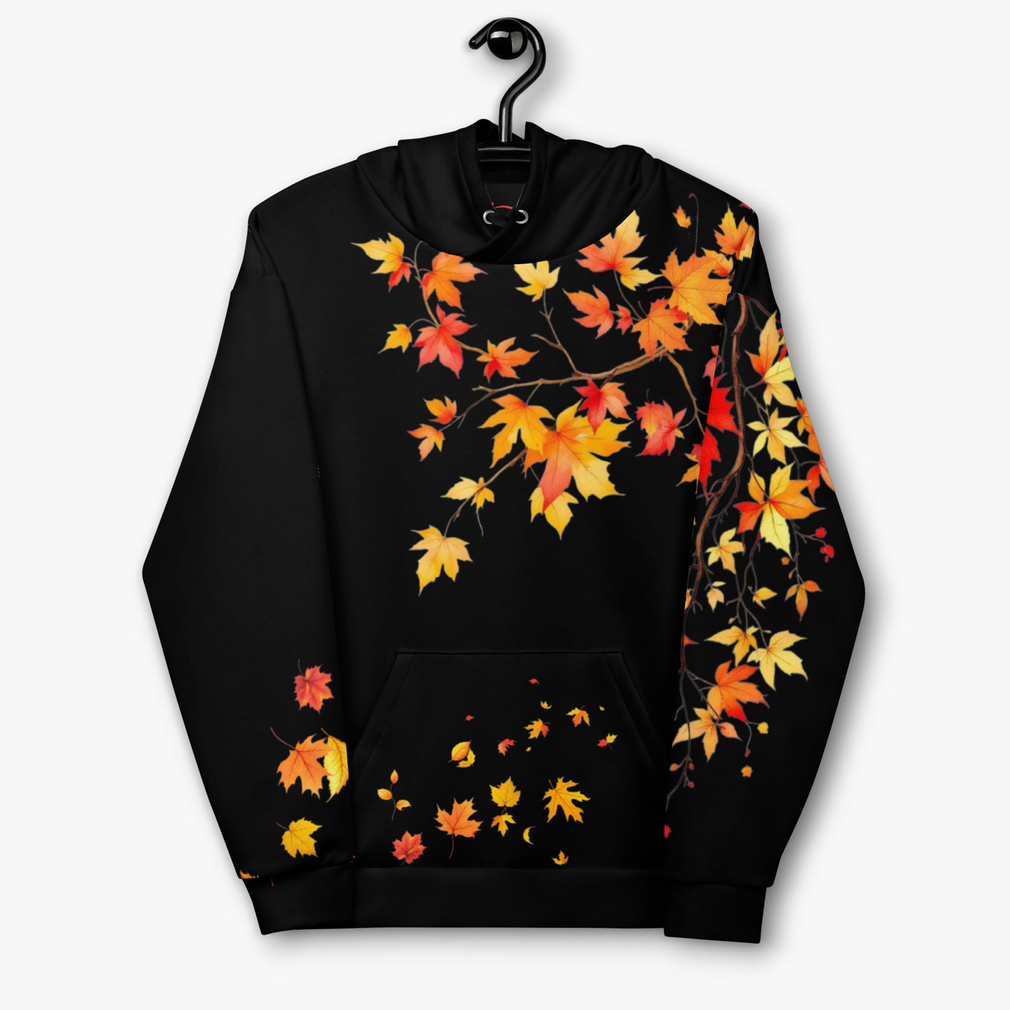 Sudadera negra con capucha colgada de frente con estampado de hojas otoñales en el pecho.