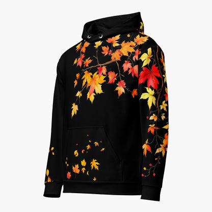 Sudadera negra con capucha en vista tres cuartos mostrando el estampado de hojas otoñales.